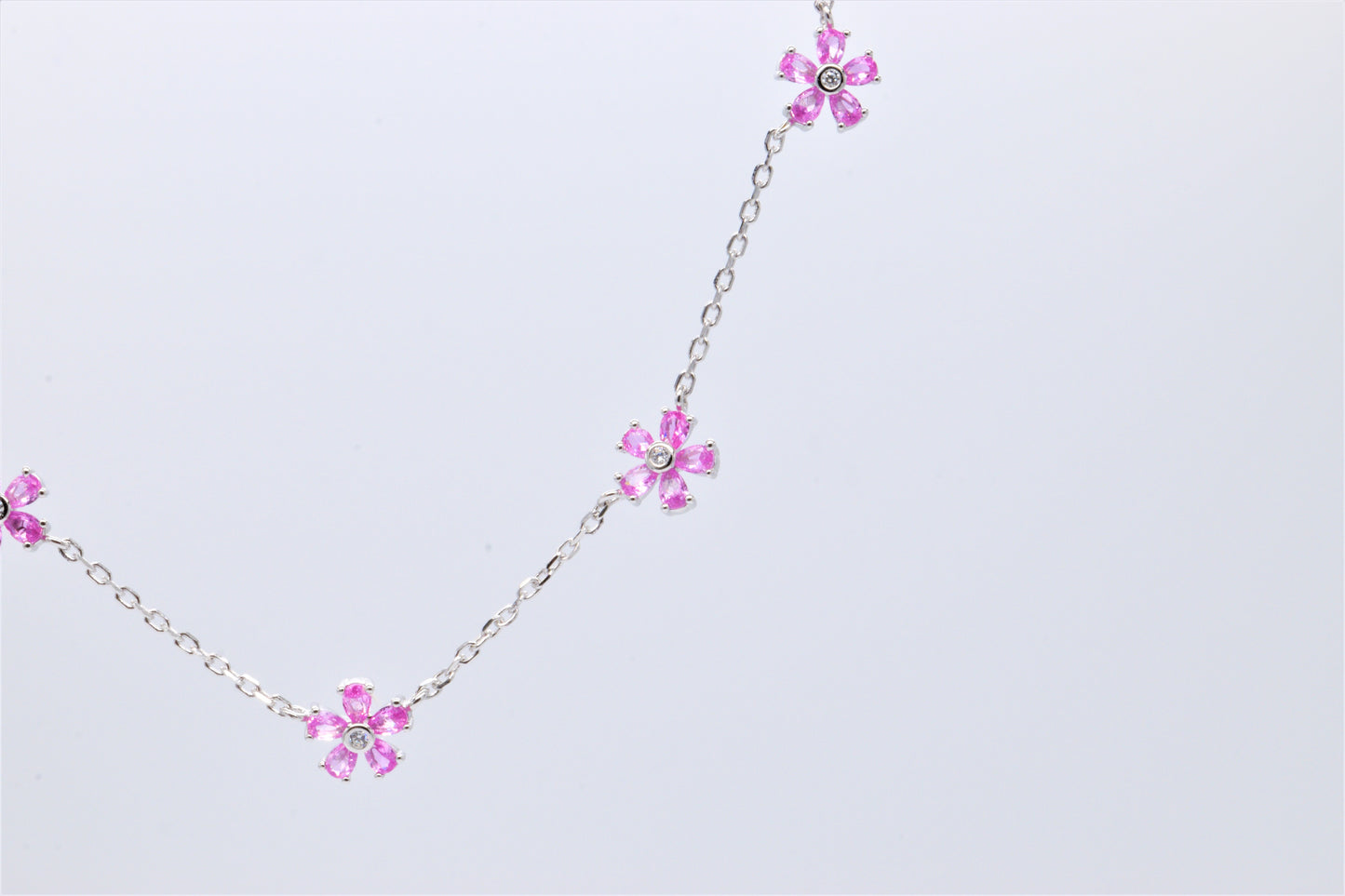 Collana fiorellini primo piano