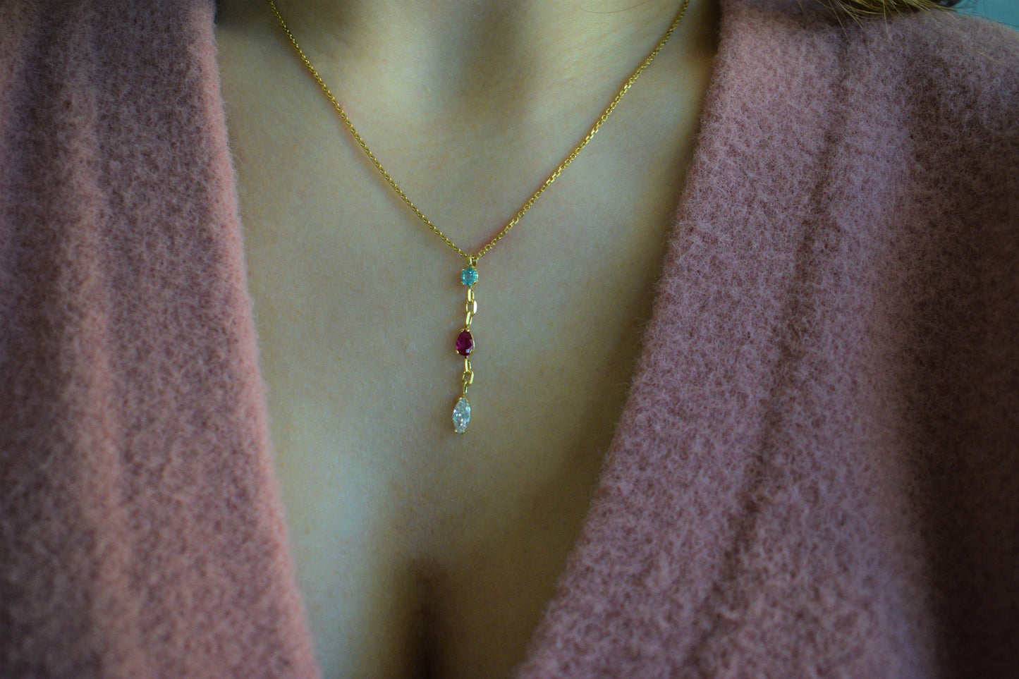 Collana mix zirconi pendenti indossata