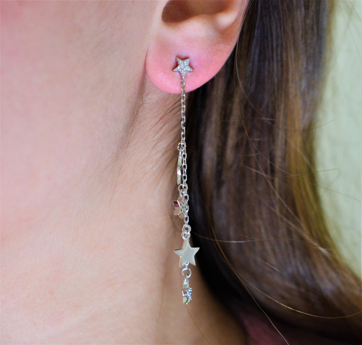 Orecchini stelline pendenti indossati