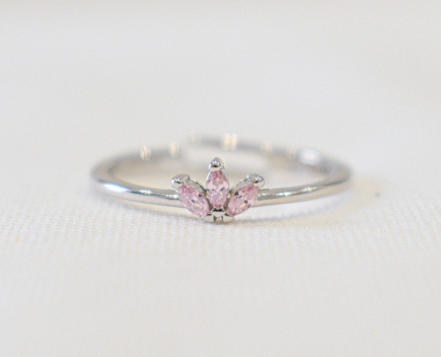 Anello Spiga con zirconi rosa.