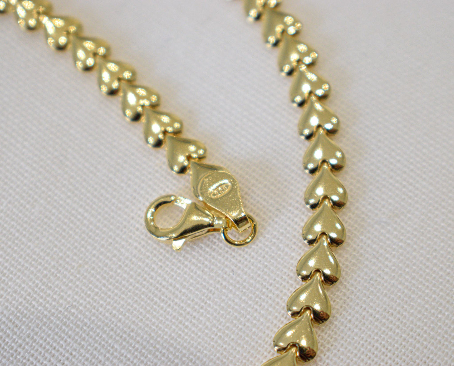 Chiusura a moschettone per semplificare l'aggancio.