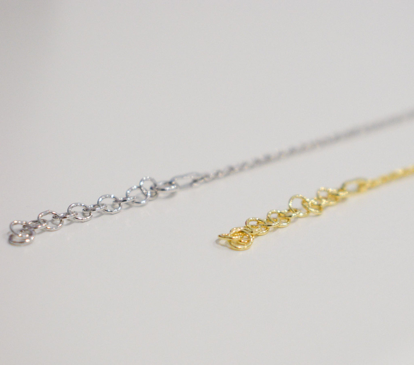 Chiusura con moschettone più allungo.