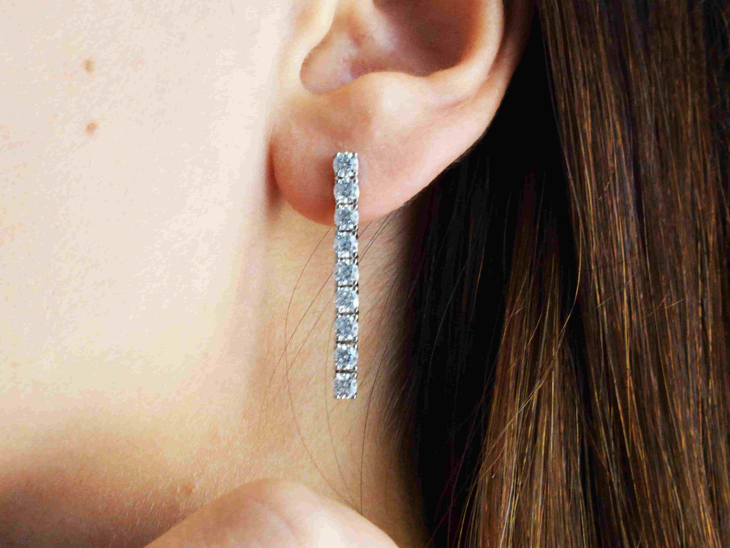 Orecchini Tennis pendente indossato in argento 925 e zirconi.