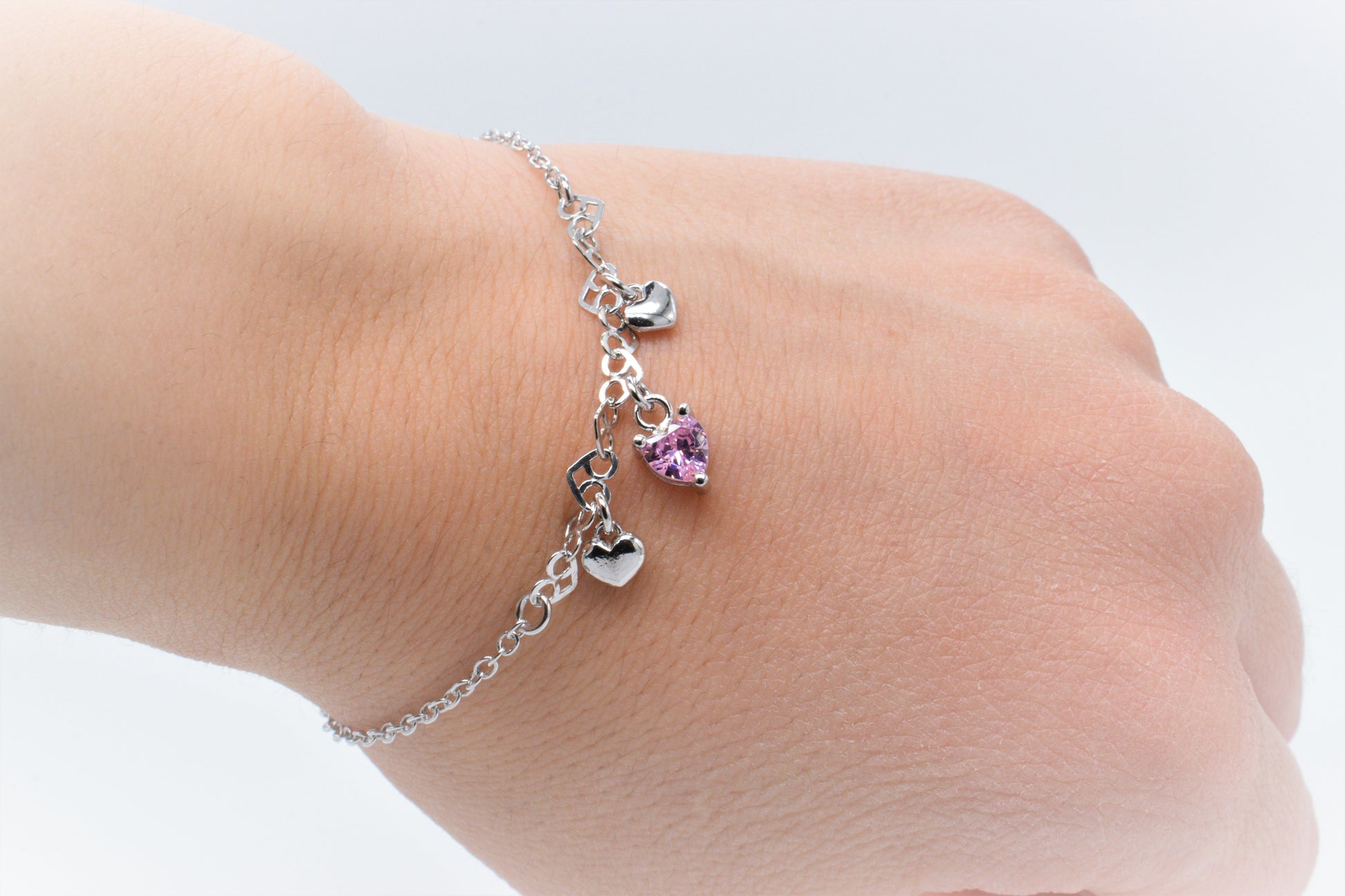Bracciale MultiCuore rosa indossato