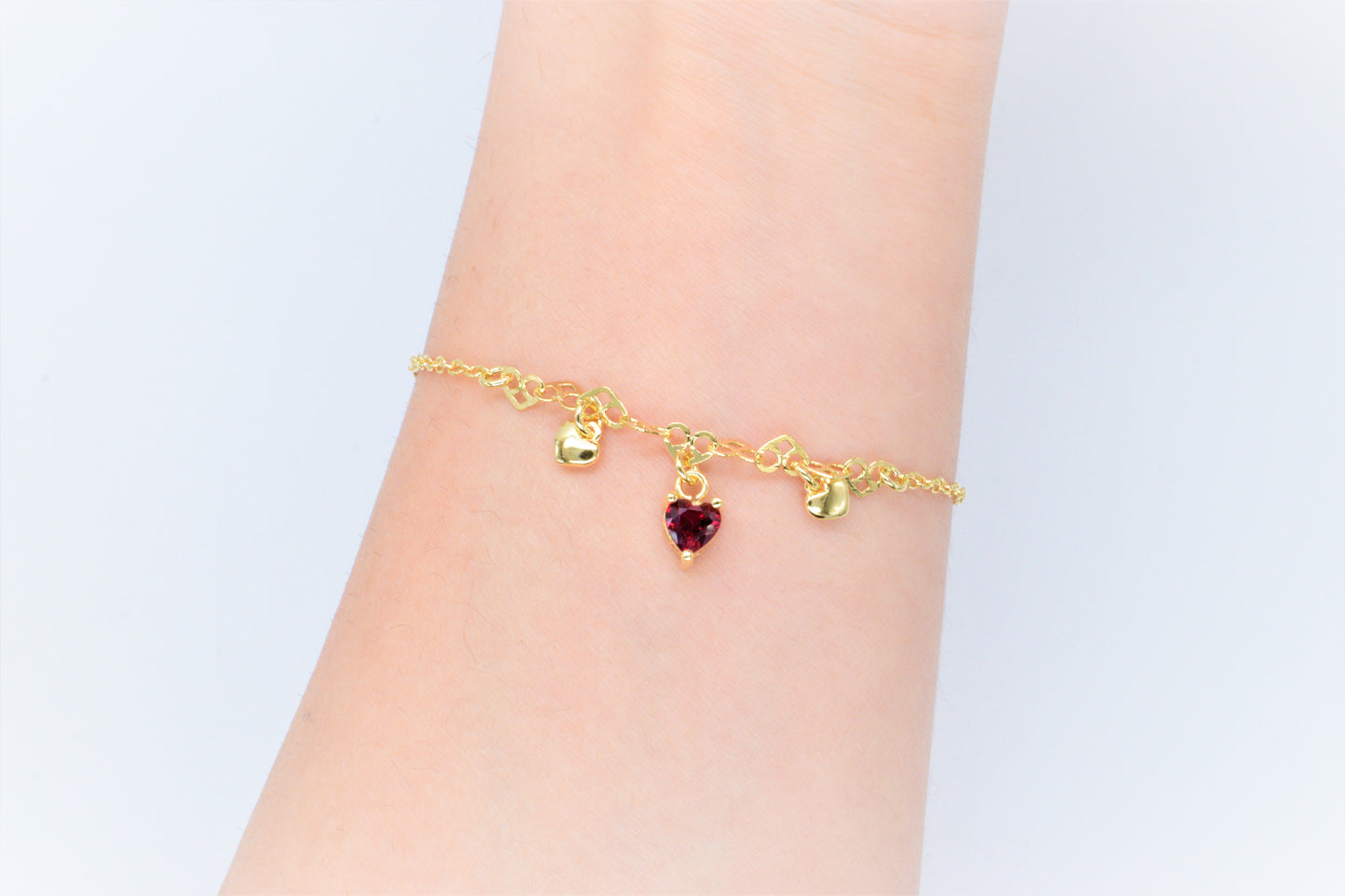 Bracciale MultiCuore rosso indossato