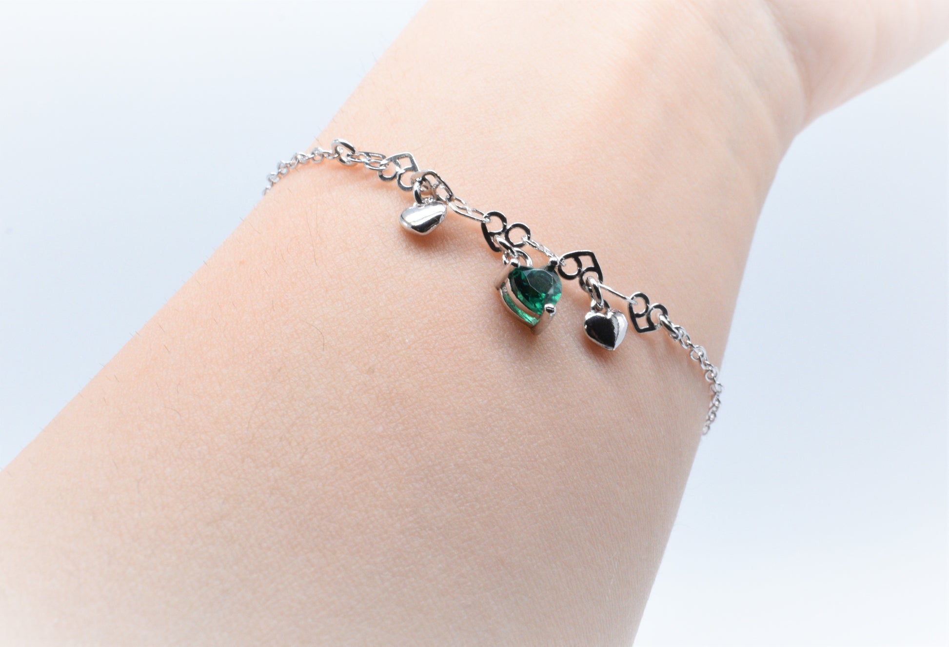 Bracciale MultiCuore verde indossato