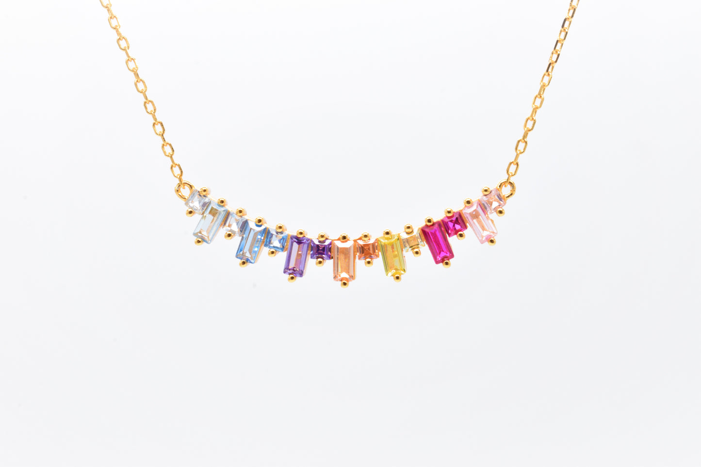 Collana barretta di zirconi primo piano