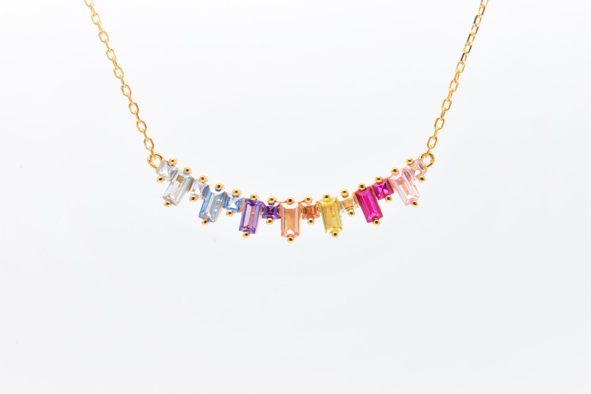Collana barretta di zirconi primo piano