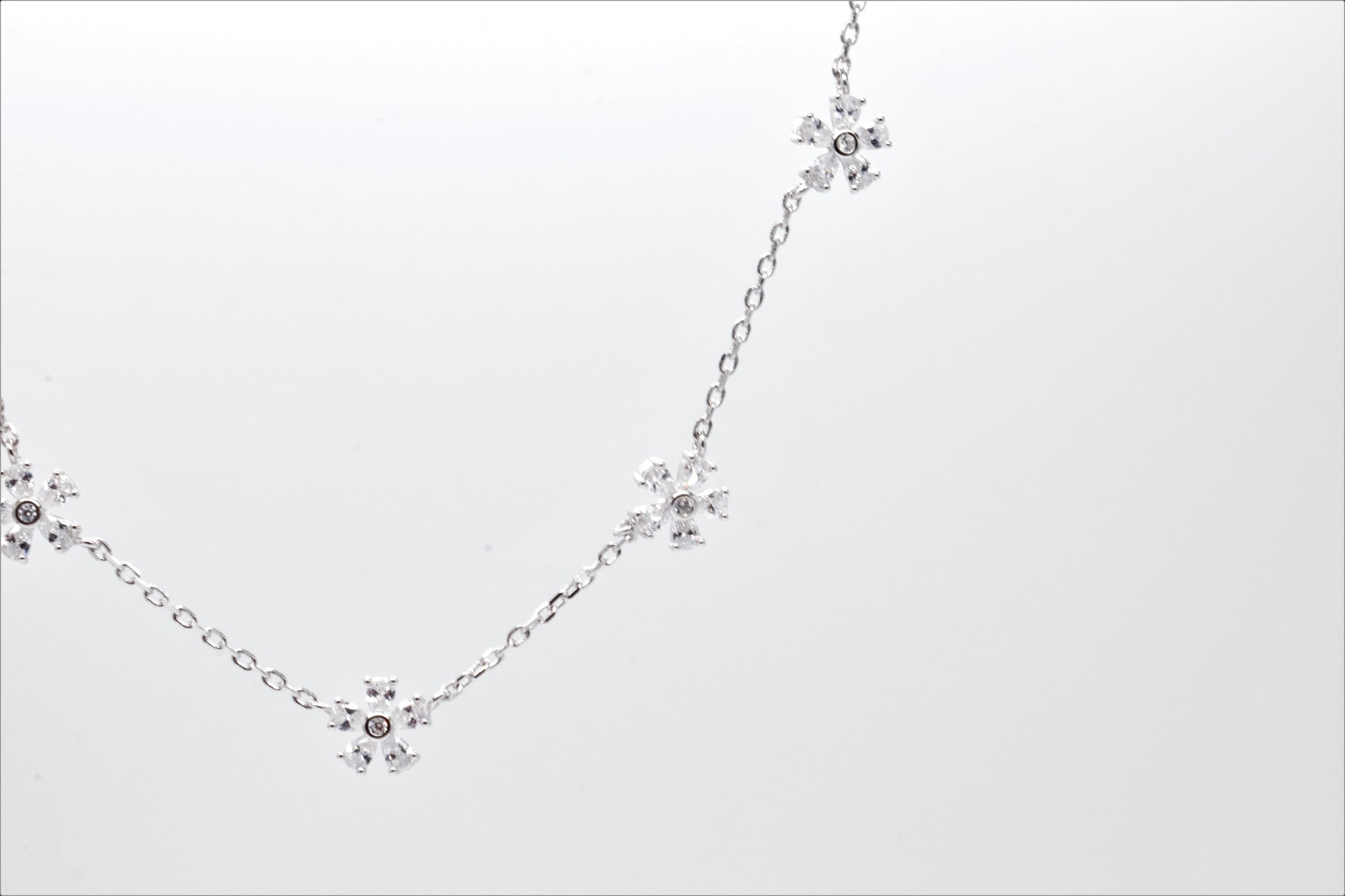 Collana fiorellini bianchi primo iano