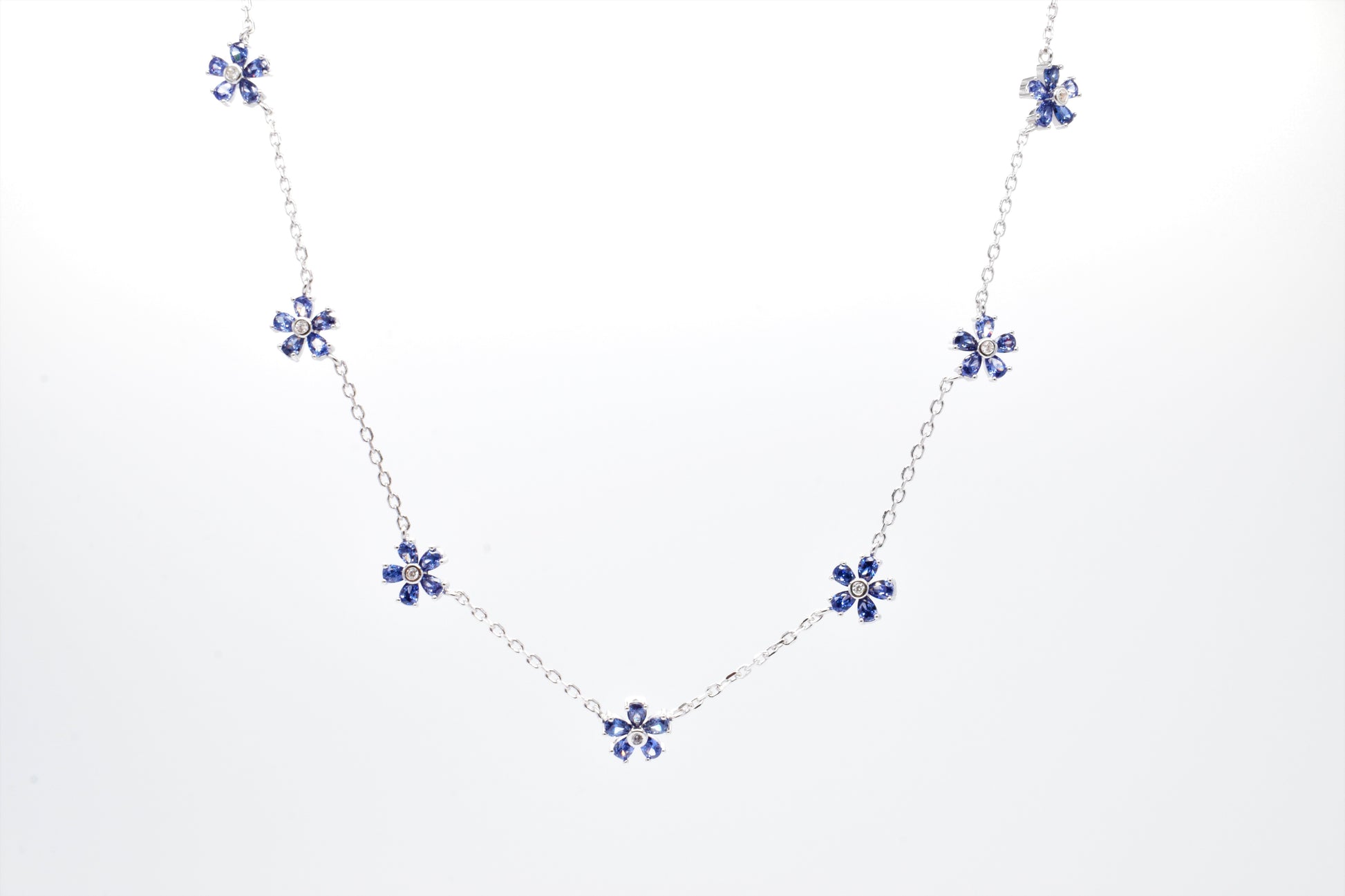 Collana fiorellini blu