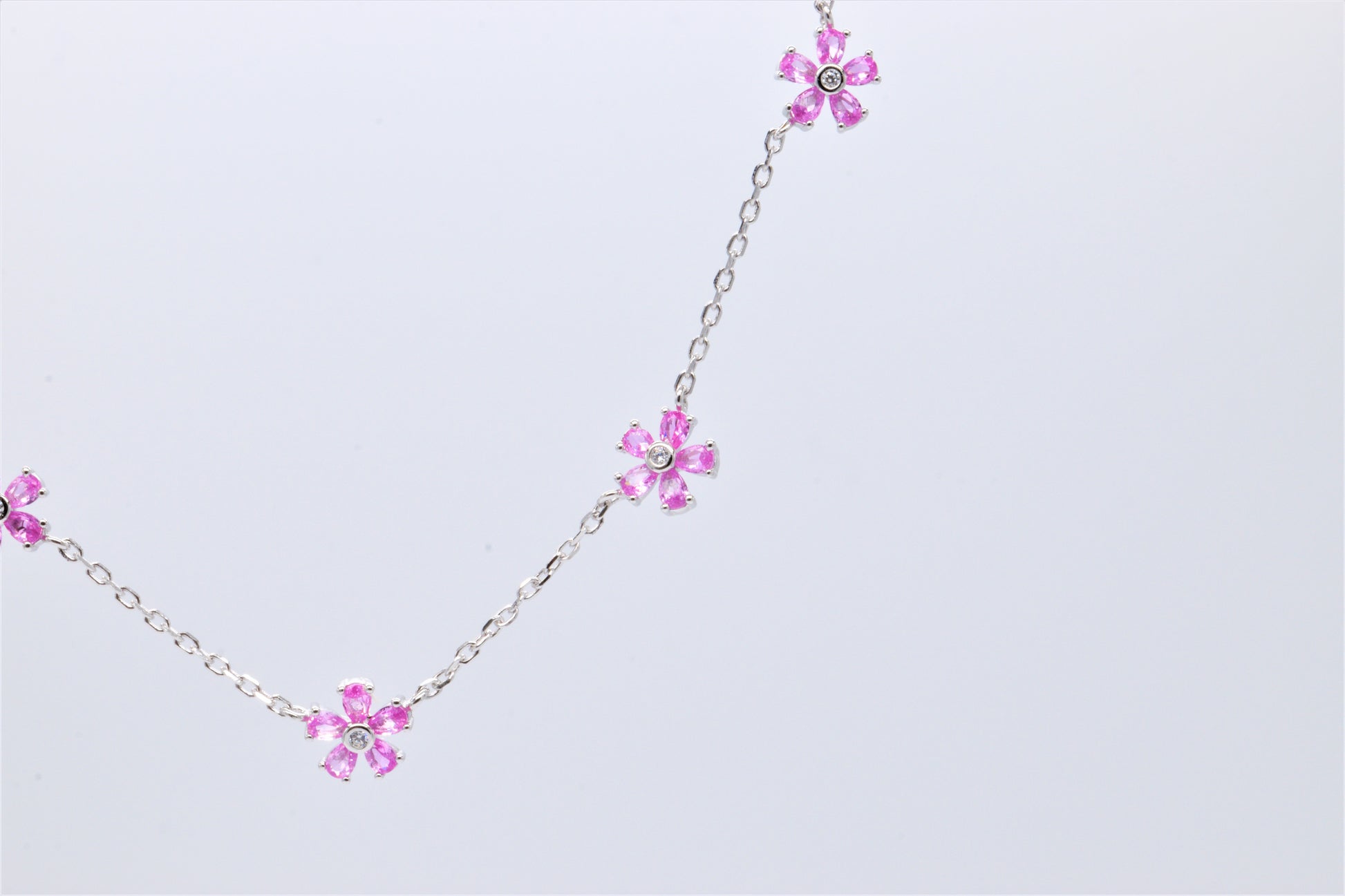Collana fiorellini primo piano