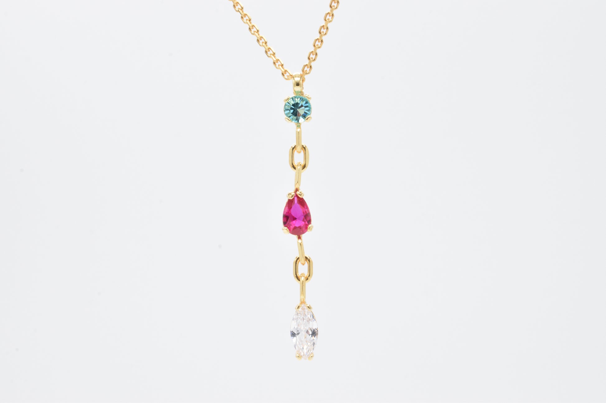 Collana mix zirconi pendenti primo piano