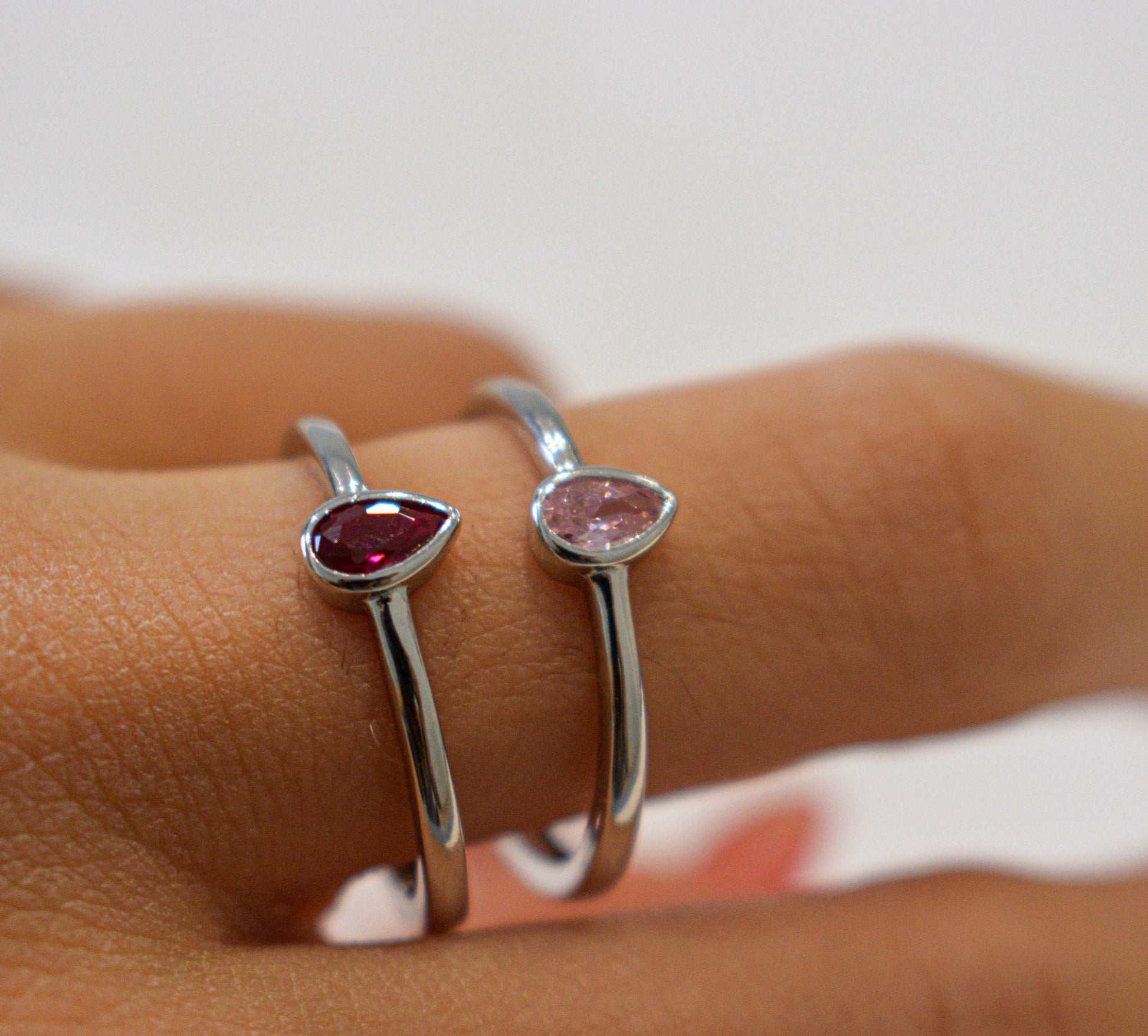 Anello Goccia indossato.