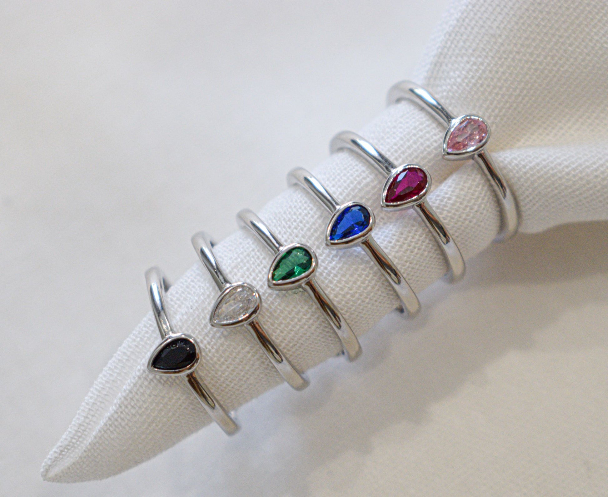 Anello Goccia con zircone colorato, argento 925.