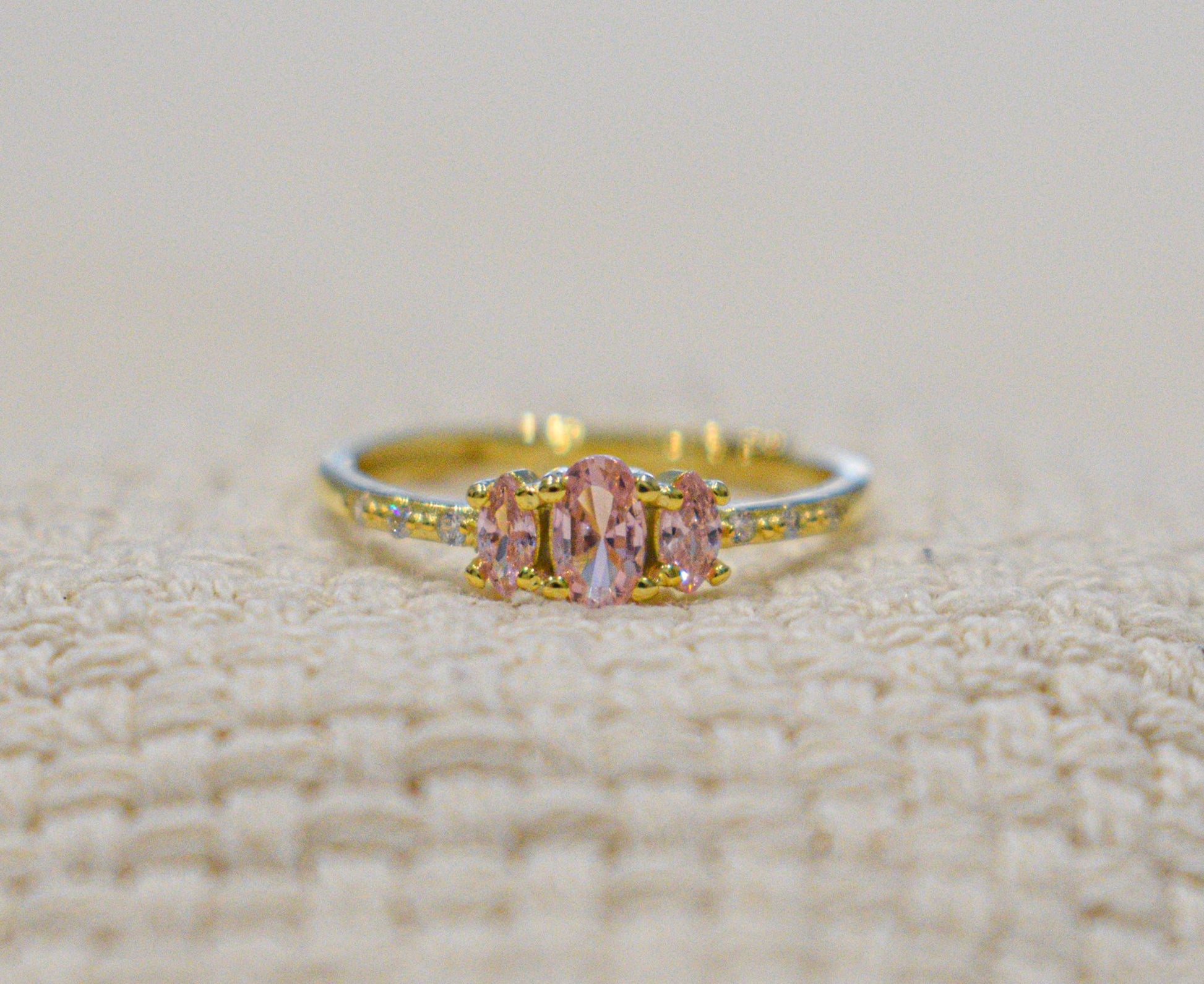 Anello tris princess con base placcata in oro e zirconi rosa