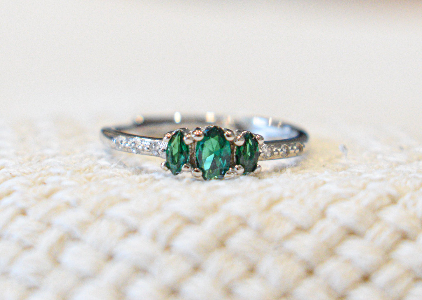 anello tris princess con base in argento 925 e zirconi verdi