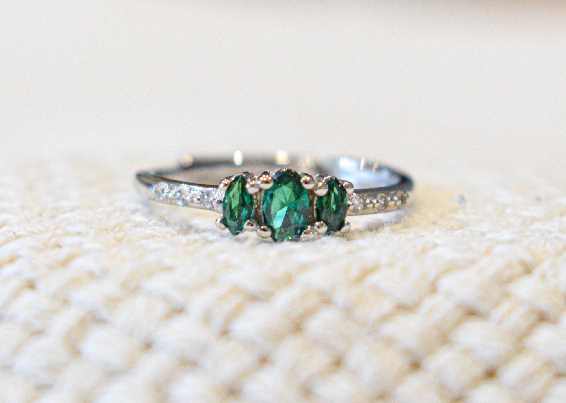 anello tris princess con base in argento 925 e zirconi verdi