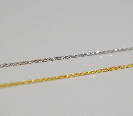 Bracciale funetta in argento 925, colorazione disponibile anche in placcatura in oro.