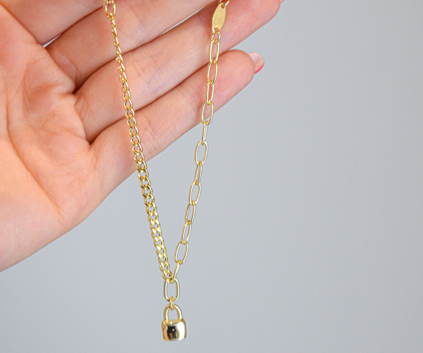 Bracciale con doppia catena e lucchetto, placcato in oro.