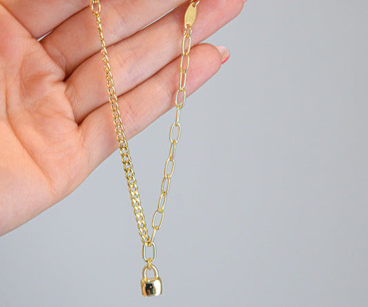 Bracciale con doppia catena e lucchetto, placcato in oro.