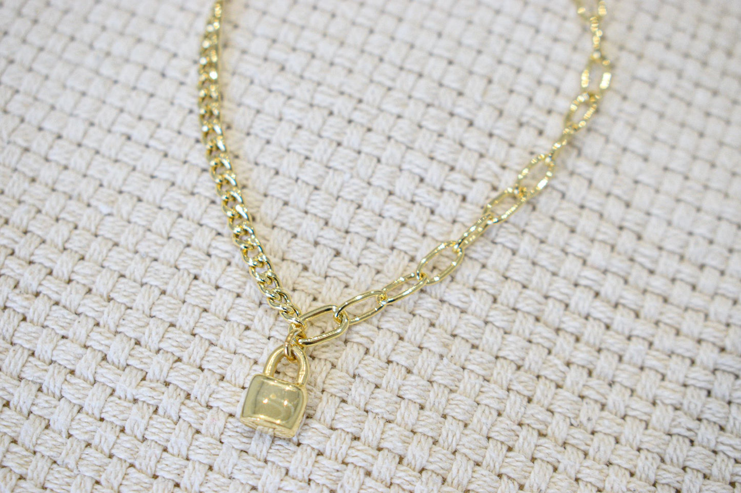 Bracciale con lucchetto, placcato in oro.