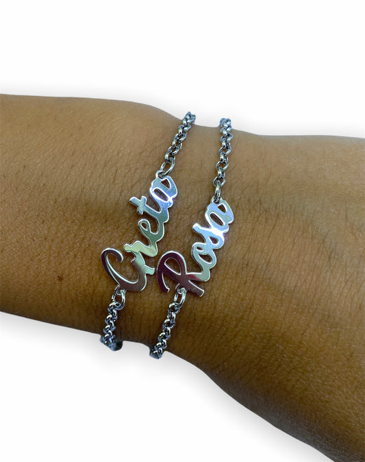 Bracciale con nome personalizzabile indossato