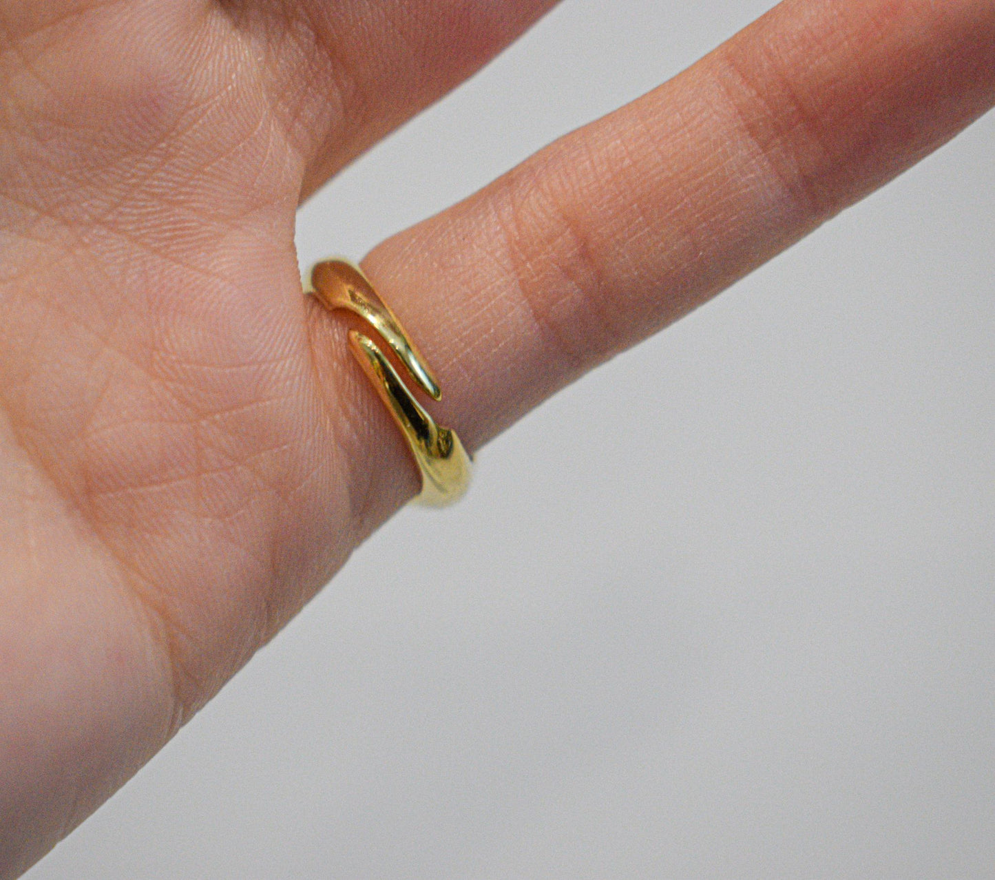 Chiusura dell'anello regolabile.