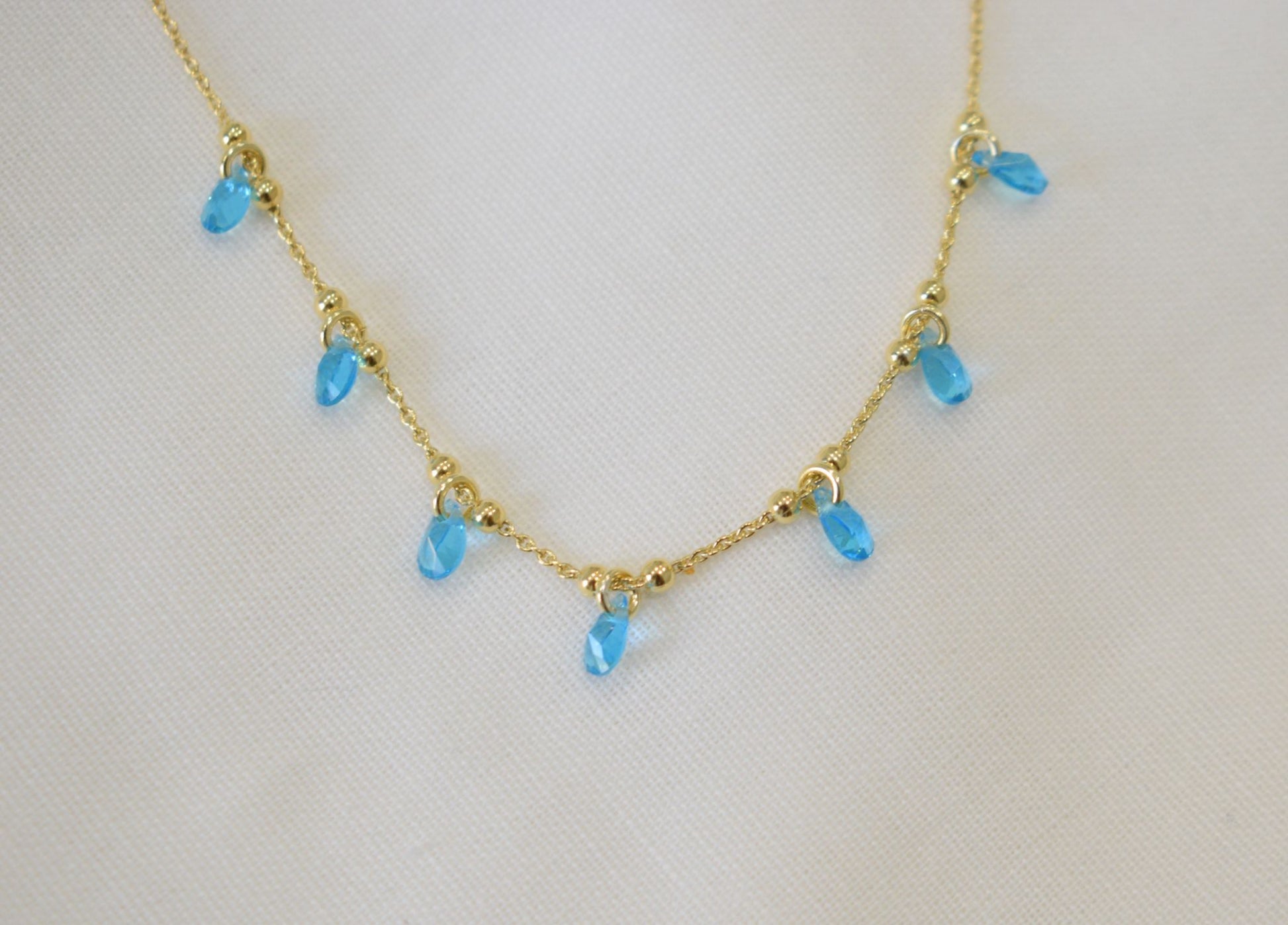 Collana Crystal con zirconi cristallo celeste cielo.