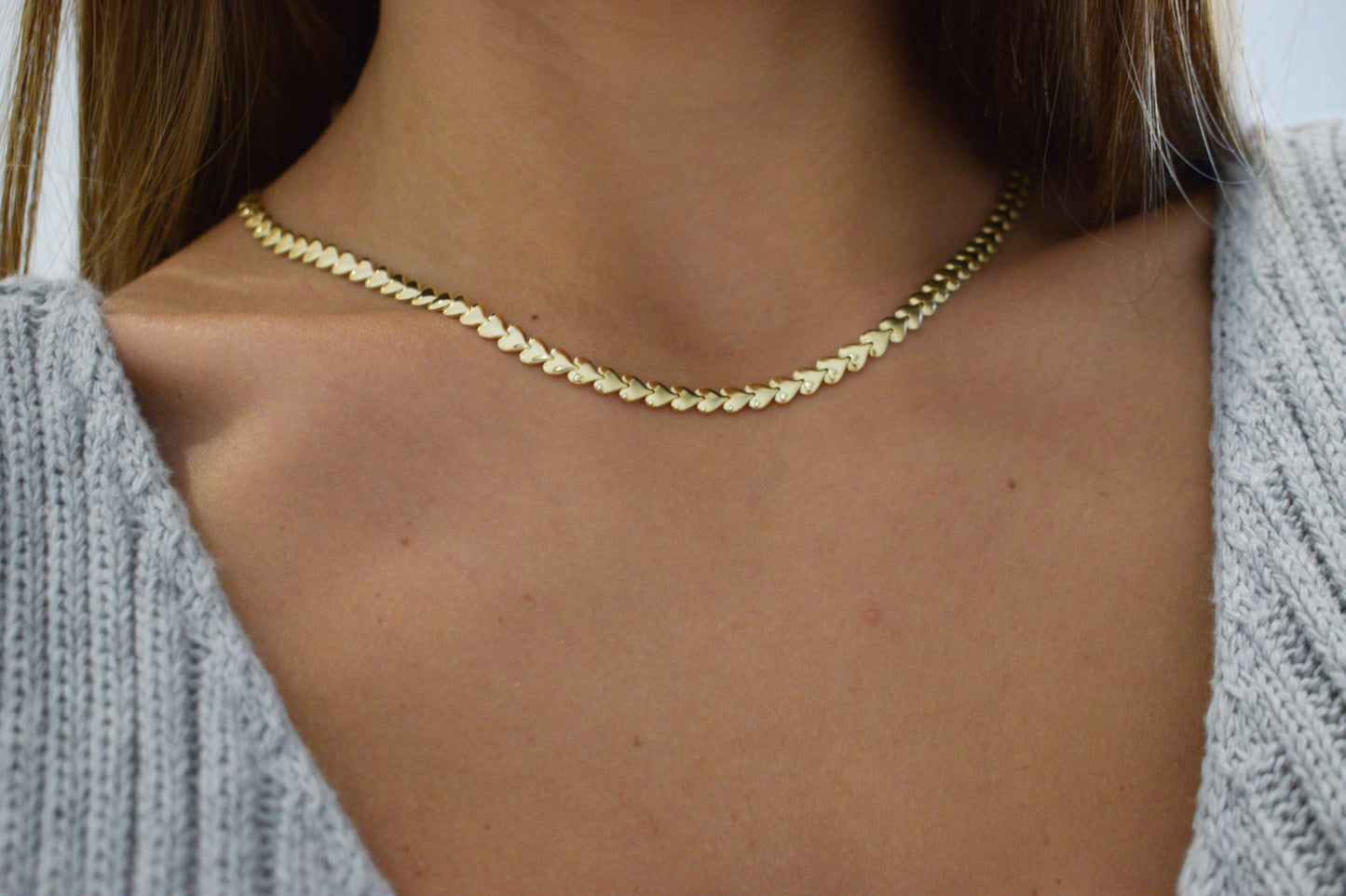 Collana Cuore Filante composta da cuori che compongono la catena stessa della collana, in argento 925 placcata in oro.