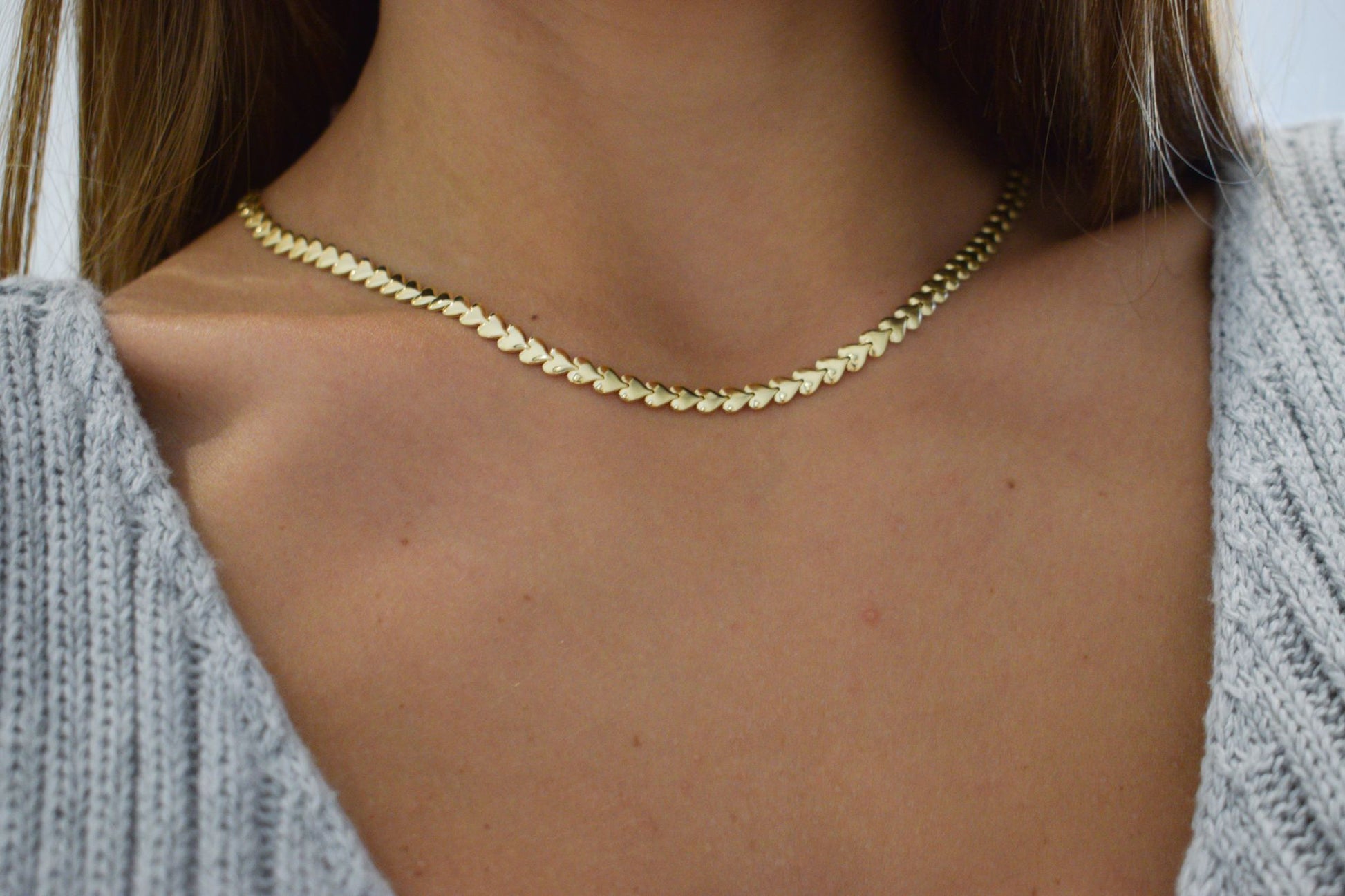 Collana Cuore Filante composta da cuori che compongono la catena stessa della collana, in argento 925 placcata in oro.