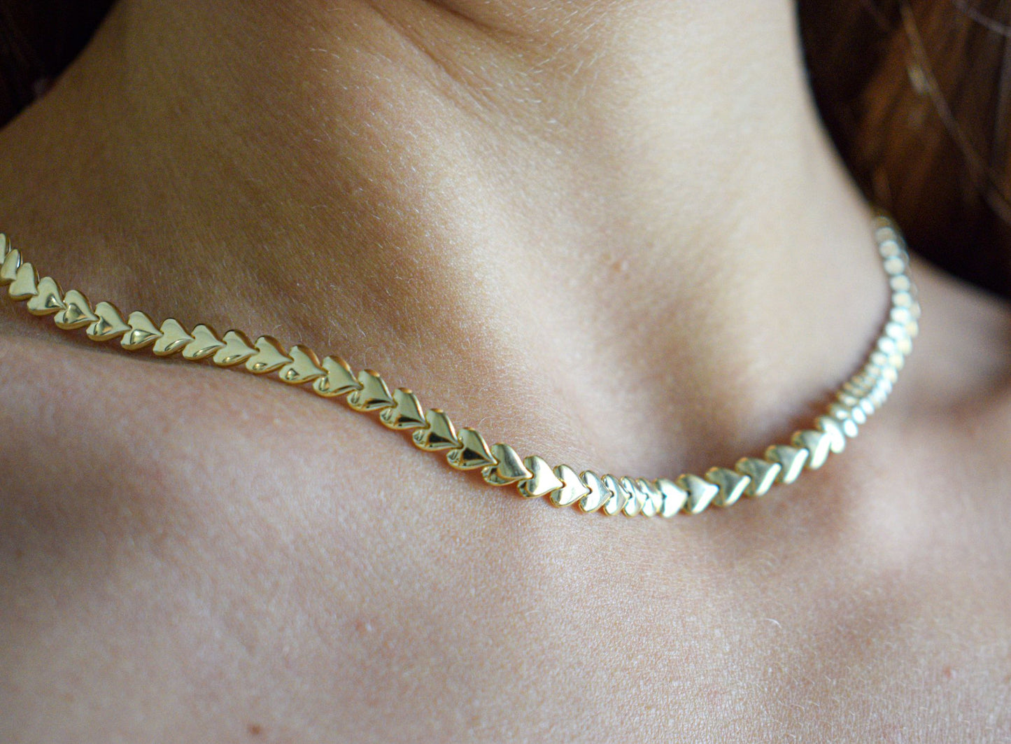 Collana Cuore Filante composta da cuori che compongono la catena stessa della collana, in argento 925 placcata in oro.