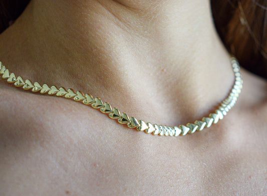 Collana Cuore Filante composta da cuori che compongono la catena stessa della collana, in argento 925 placcata in oro.