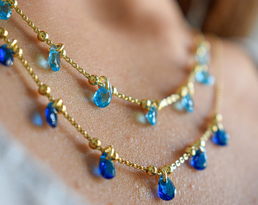 Collana Crystal con catenina argento 925 placcata in oro con ciondoli a cristallo su tutta la circonferenza.