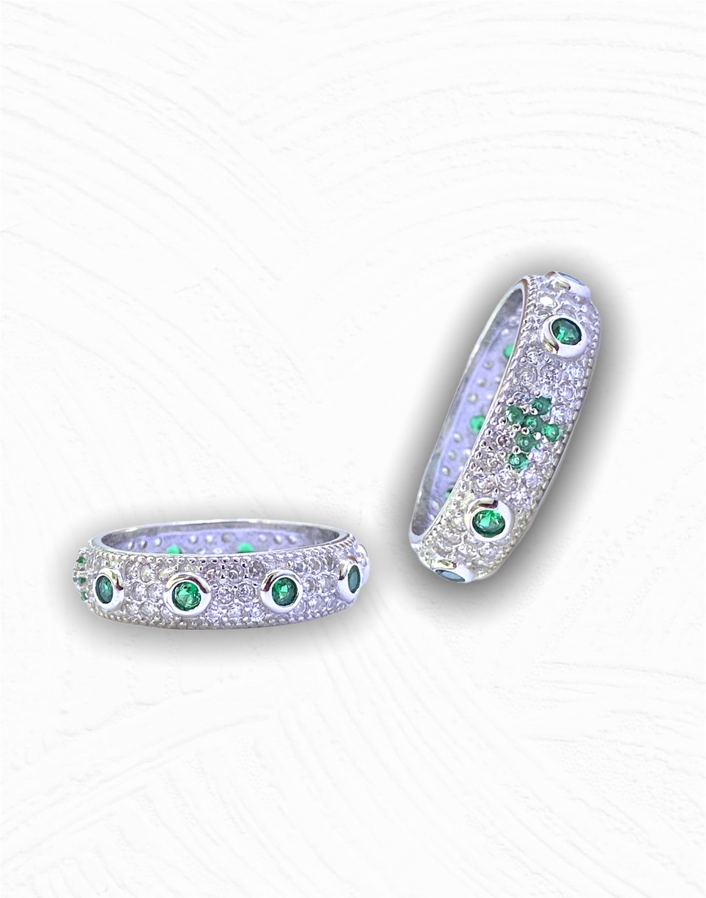 Anello a rosario zirconato