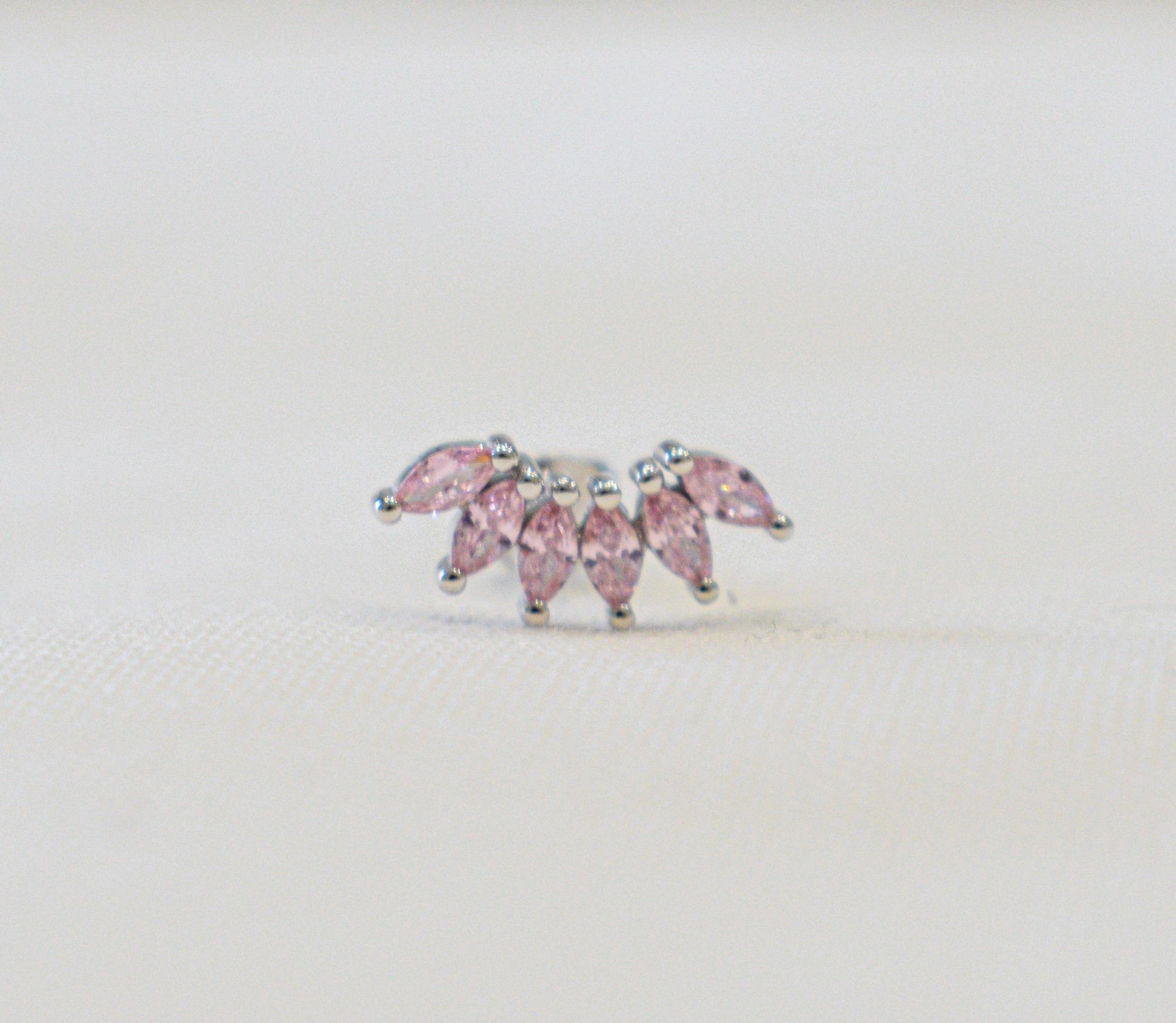 Orecchini spiga con zirconi rosa.