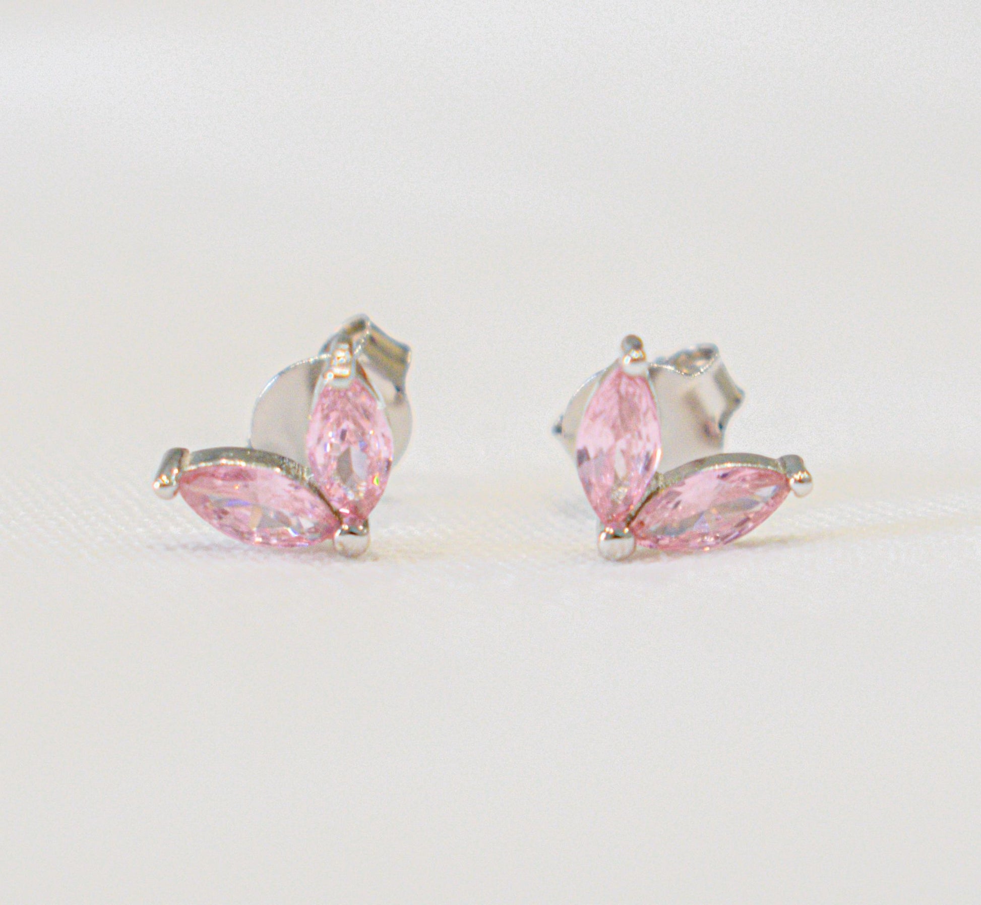 Orecchini spighette con zirconi rosa.