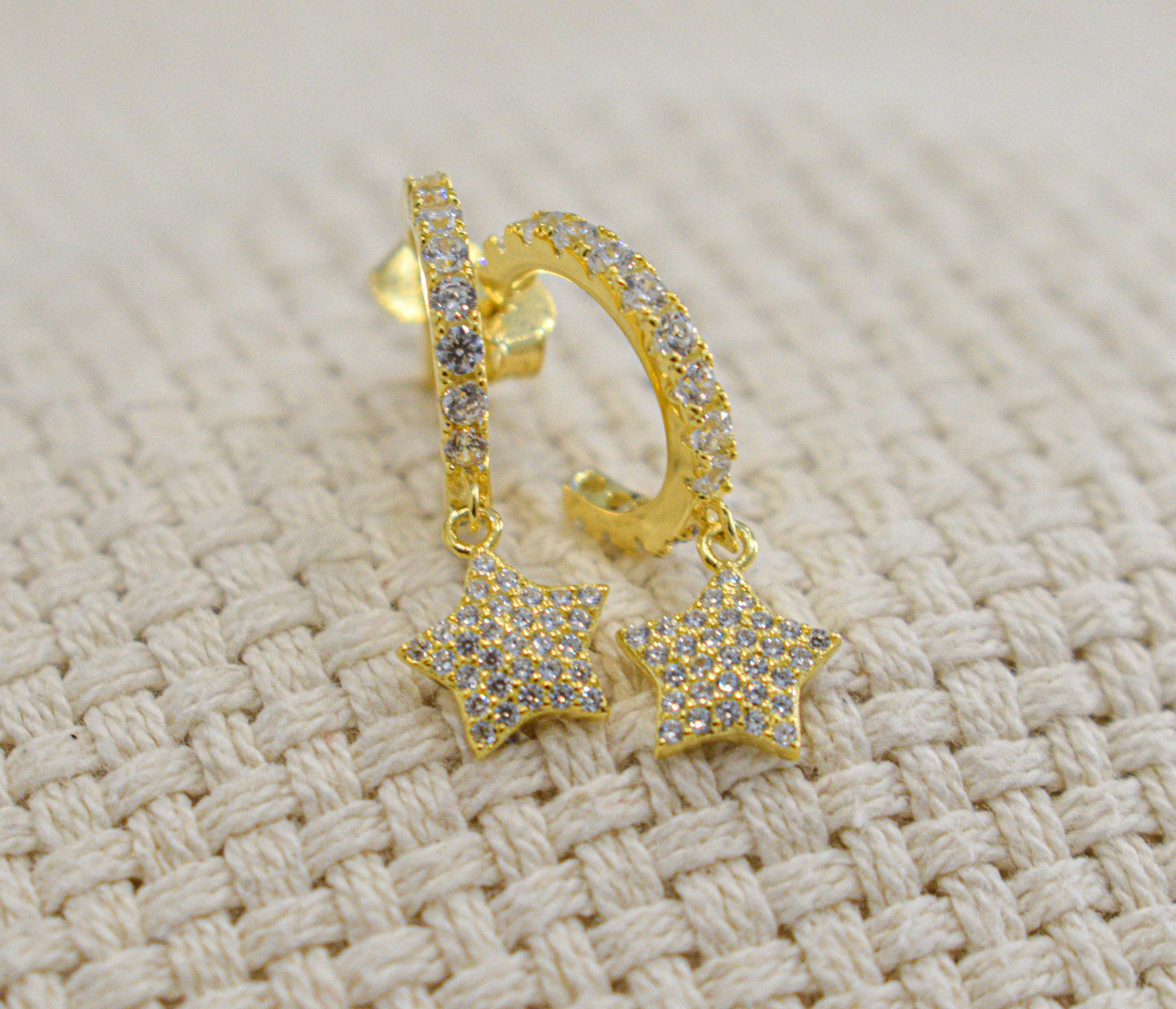 Orecchini zirconati con stelline colorazione Gold