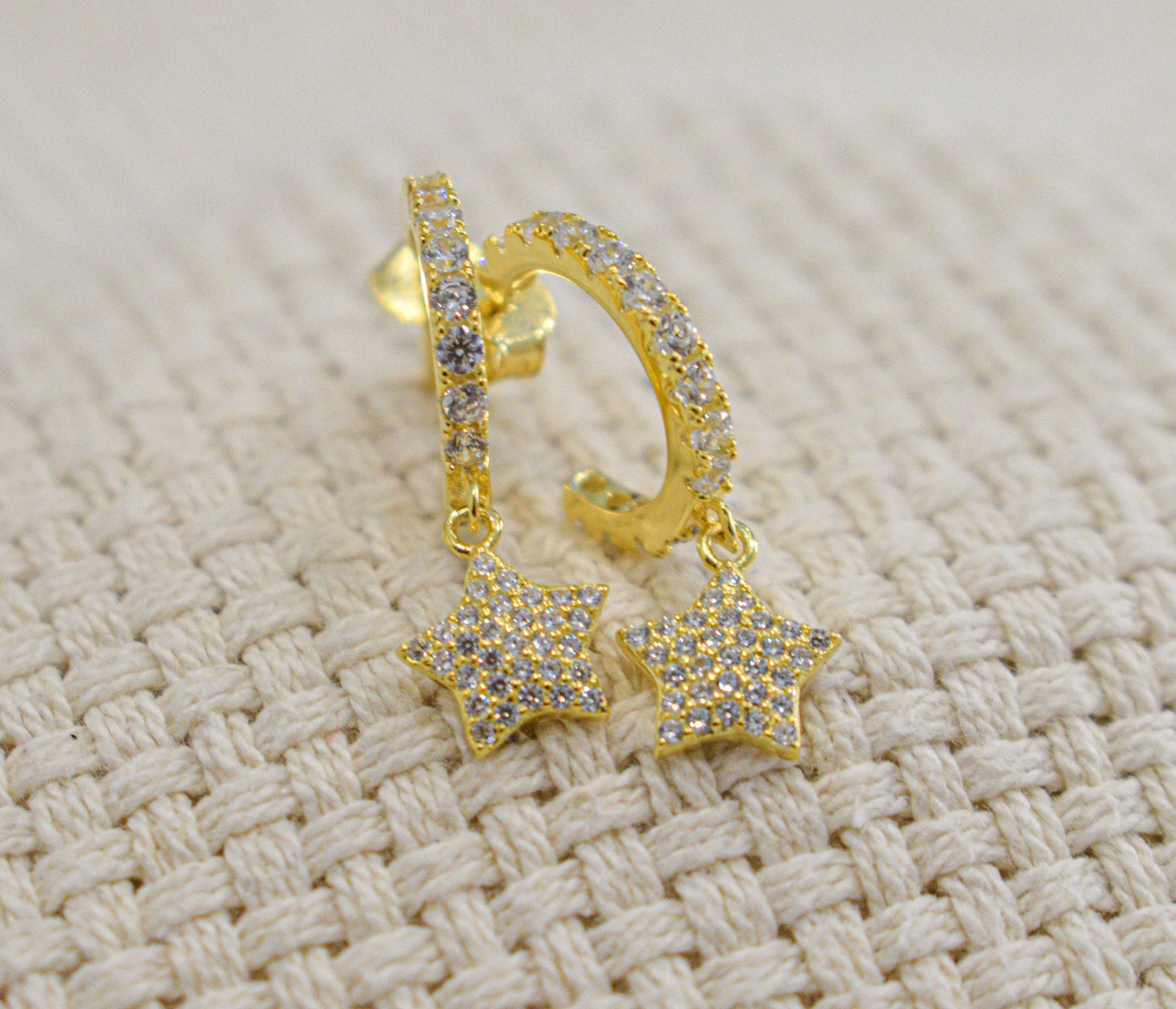 Orecchini zirconati con stelline colorazione Gold