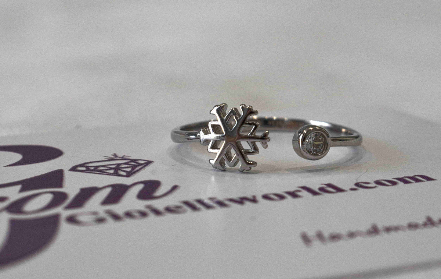 Anello Contrarié Fiocco di neve e punto luce in argento 925.