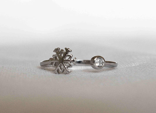 Anello Contrarié Fiocco di neve e punto luce in argento 925.