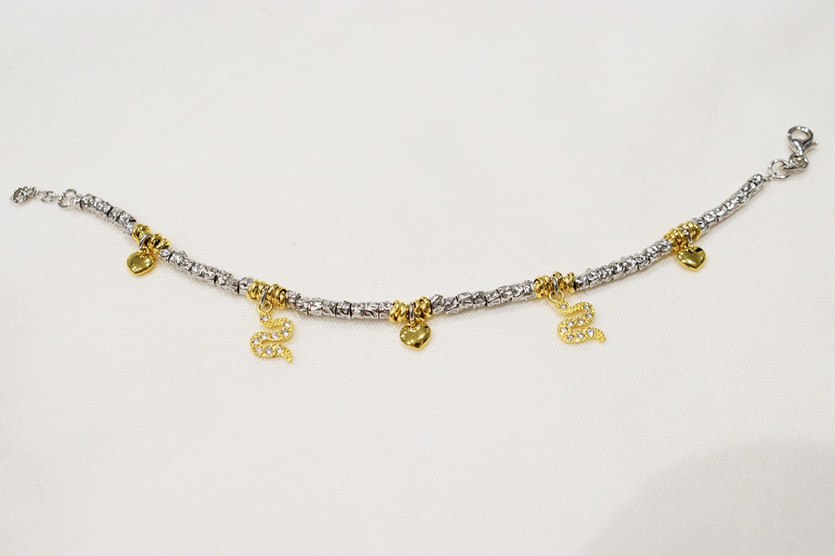 Bracciale Snake in argento 925 con ciondoli serpente e cuoricini.