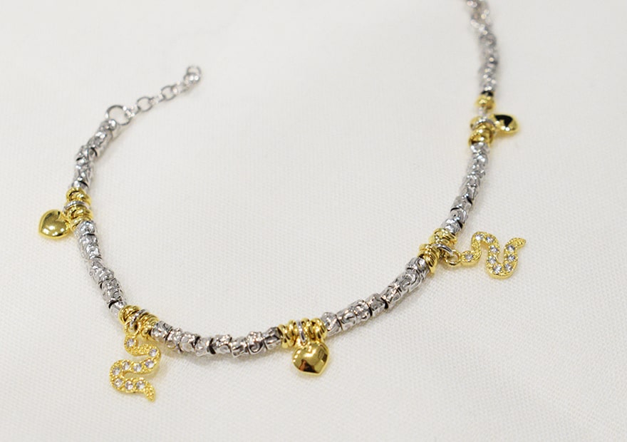Bracciale Snake in argento 925 con ciondoli serpente e cuoricini.