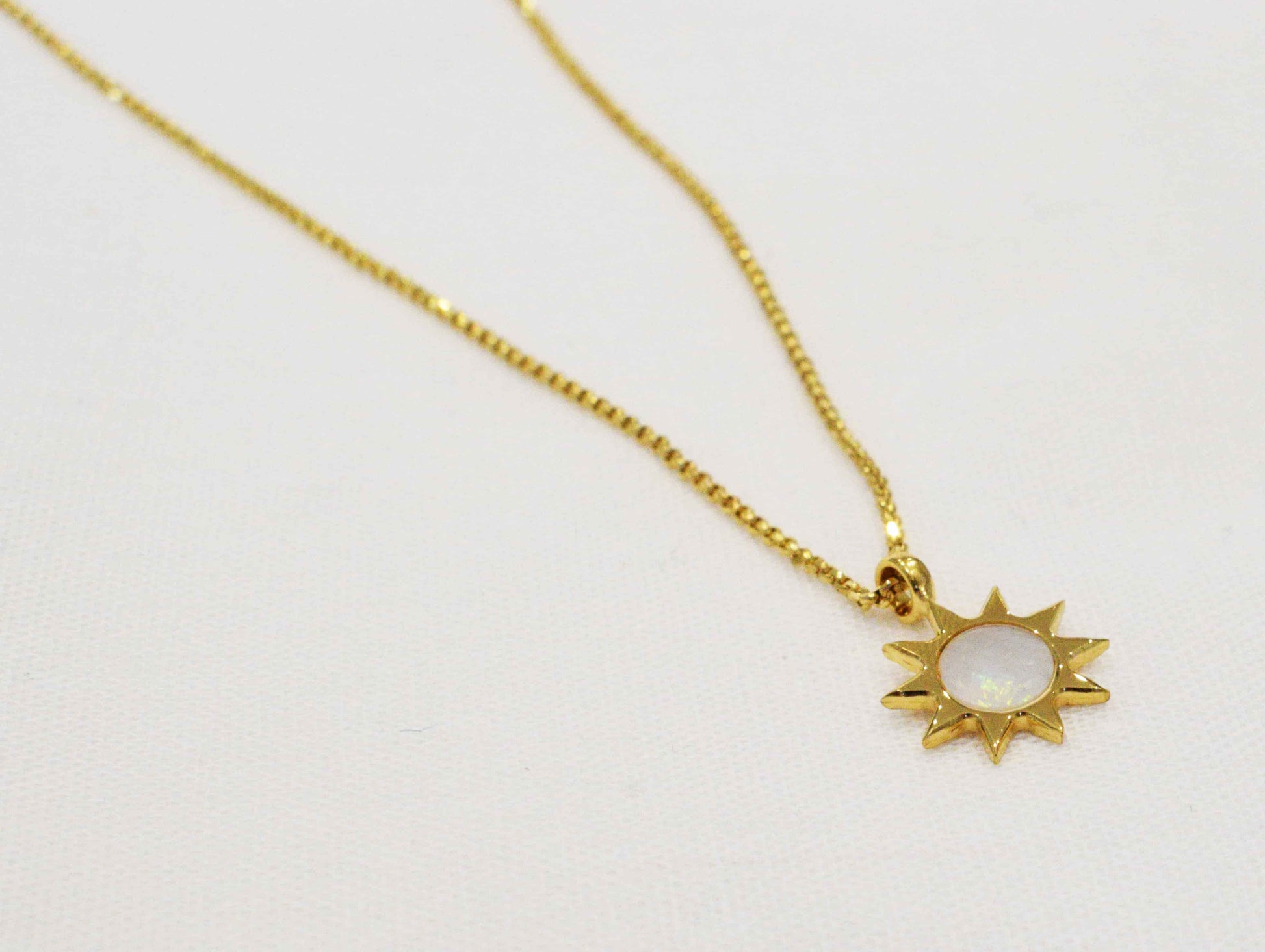 Collana Sole perlato in argento 925 placcata oro.