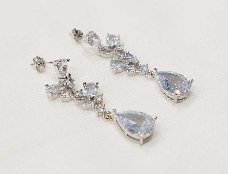 Orecchini Branch in coppia in argento 925 zirconati.
