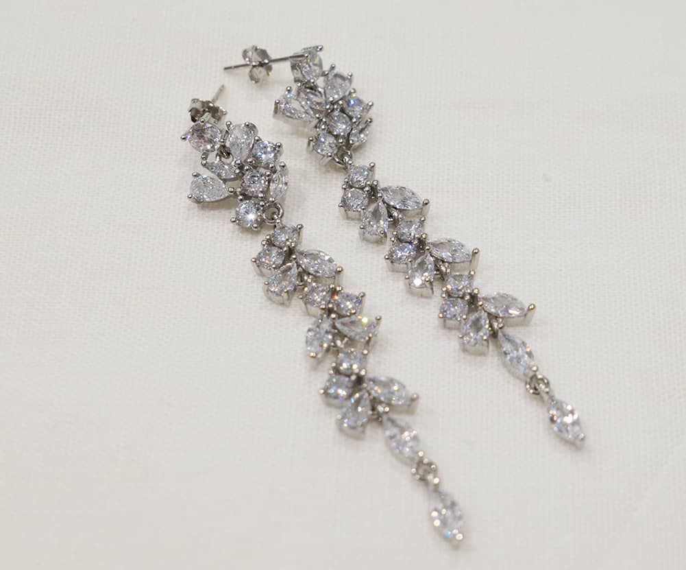 Coppia Orecchini Glacial in argento 925 e zirconi incastonati.