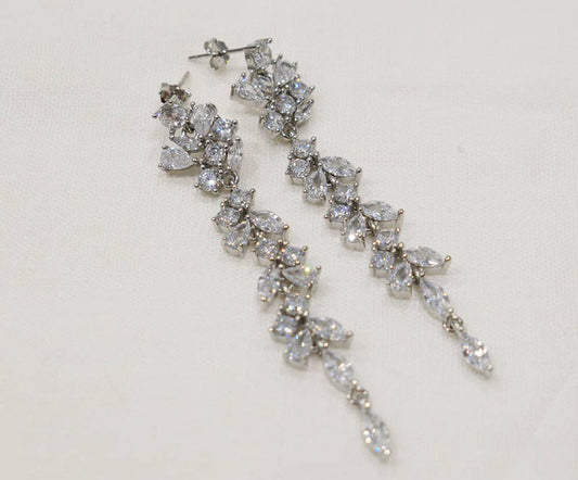 Coppia Orecchini Glacial in argento 925 e zirconi incastonati.