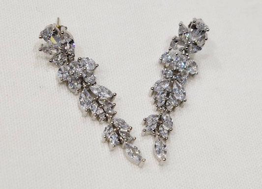 Orecchini Glaire in argento 925 e zirconi filanti incastonati.
