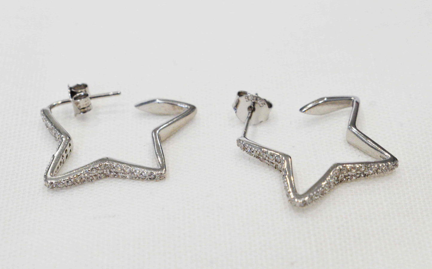Coppia orecchini stella in argento 925 e zirconi.