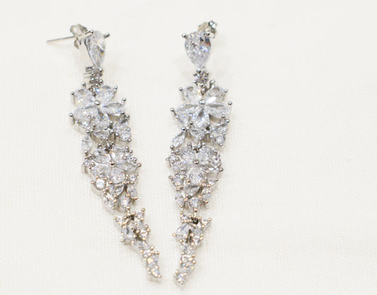 Orecchini Stiff in argento 925 e zirconi.